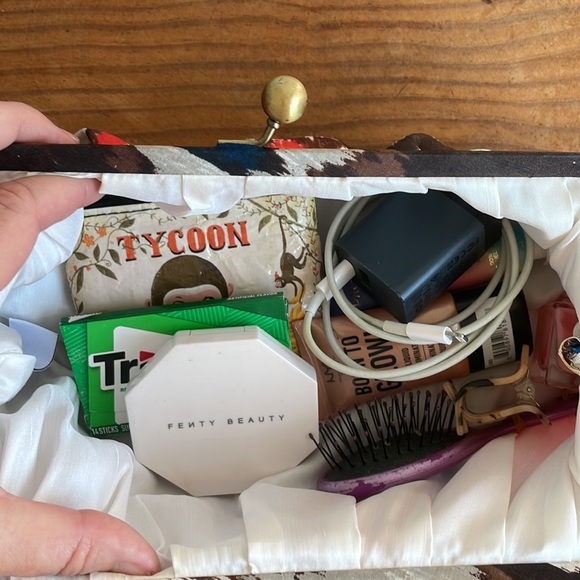 Chico’s Clutch - Picture 12 of 16